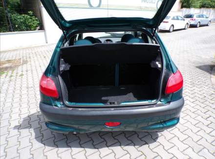 Peugeot - 206