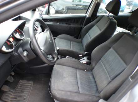 Peugeot - 207
