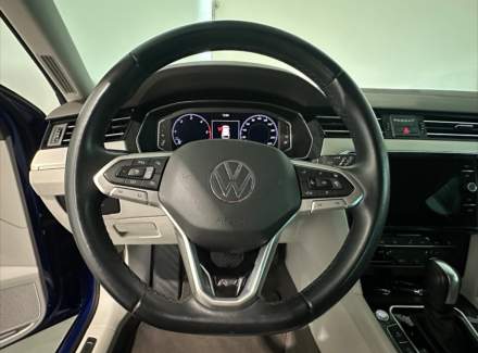 Volkswagen - Passat