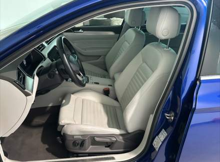 Volkswagen - Passat