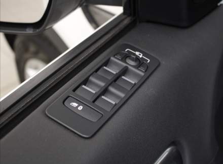 Land Rover - Discovery Sport