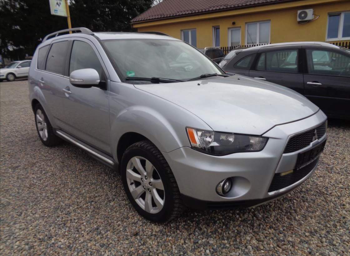 Mitsubishi - Outlander