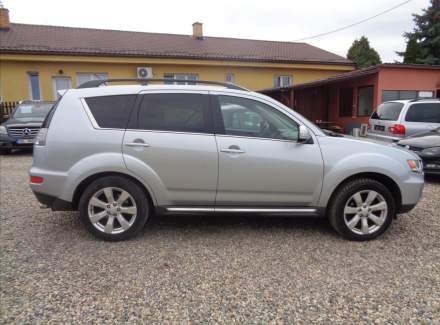Mitsubishi - Outlander