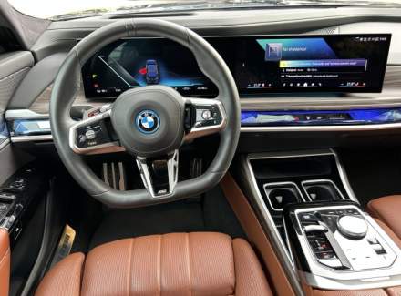 BMW - i7