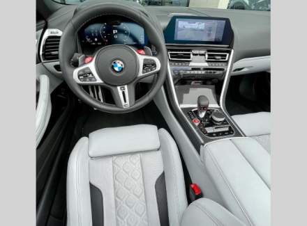 BMW - M8