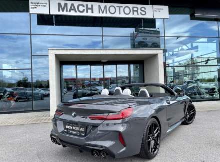 BMW - M8