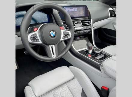 BMW - M8