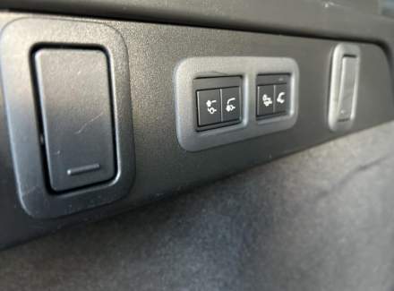 Land Rover - Range Rover Velar