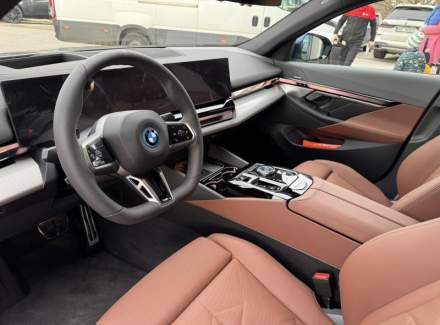 BMW - i5