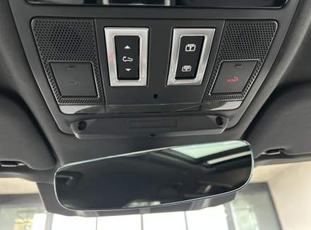 Land Rover - Defender