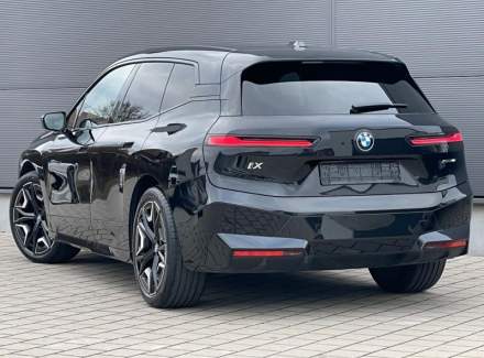 BMW - iX