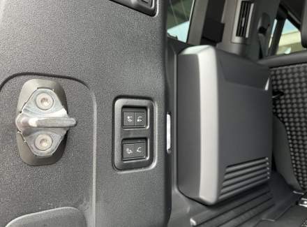 Land Rover - Defender