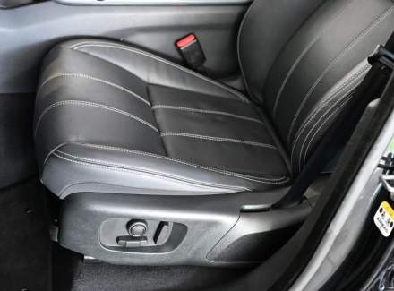 Land Rover - Range Rover Velar