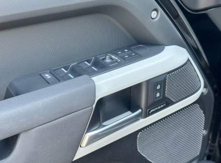 Land Rover - Defender