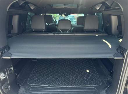 Land Rover - Defender