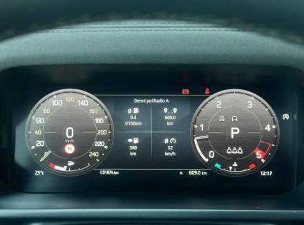 Land Rover - Defender