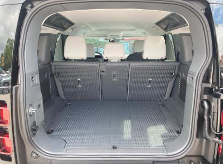 Land Rover - Defender