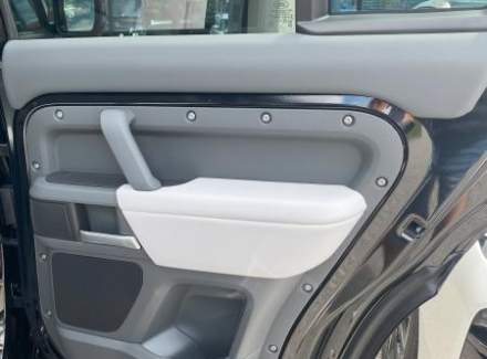 Land Rover - Defender