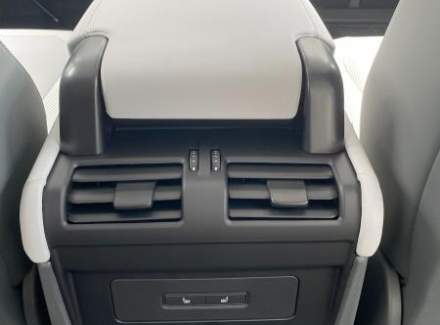 Land Rover - Defender