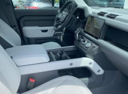 Land Rover - Defender