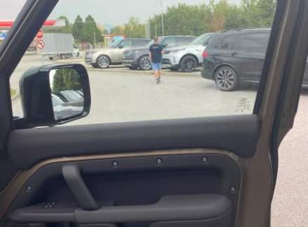 Land Rover - Defender