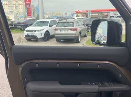 Land Rover - Defender