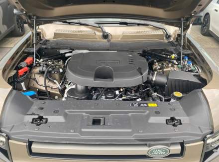 Land Rover - Defender