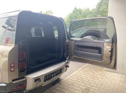 Land Rover - Defender