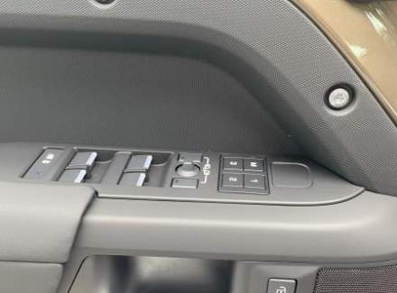 Land Rover - Defender