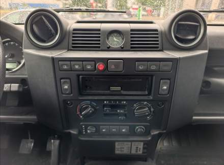 Land Rover - Defender