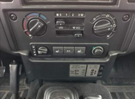 Land Rover - Defender