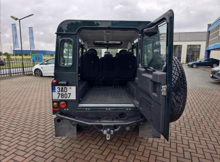 Land Rover - Defender