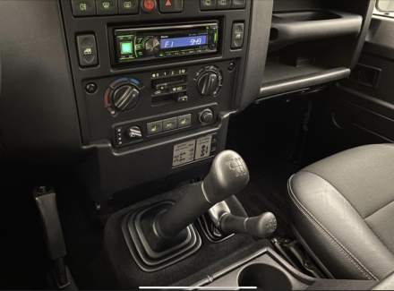 Land Rover - Defender