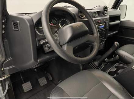 Land Rover - Defender