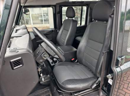 Land Rover - Defender