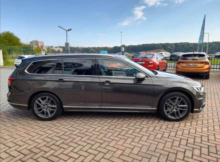 Volkswagen - Passat