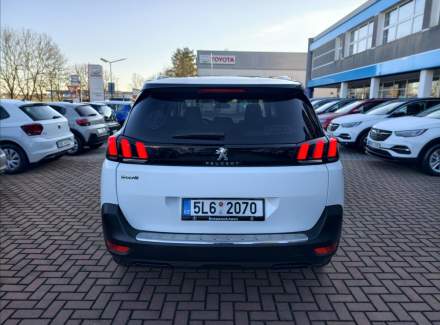 Peugeot - 5008