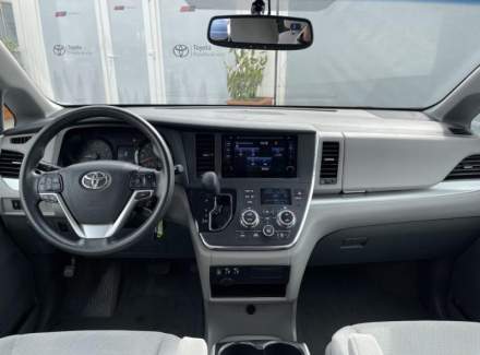 Toyota - Sienna