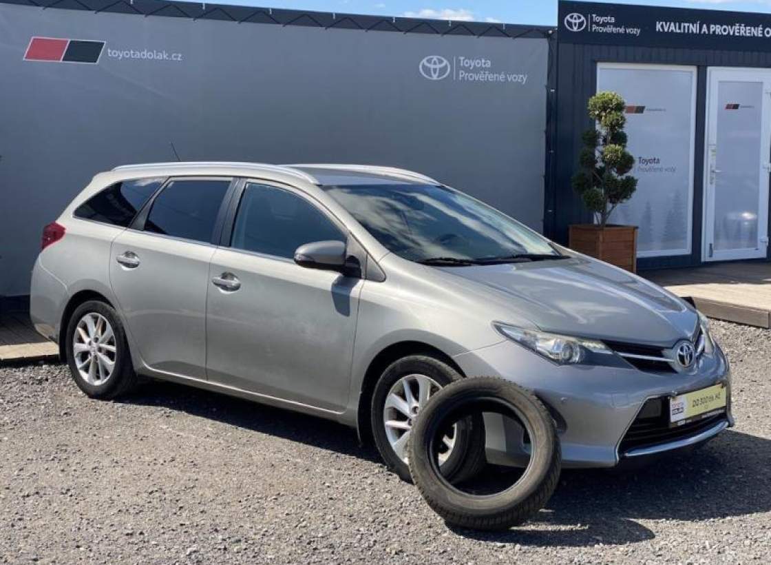 Toyota - Auris