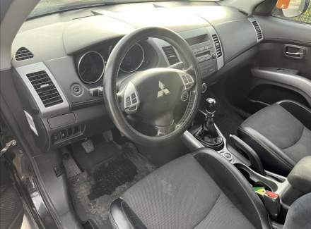 Mitsubishi - Outlander