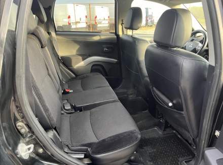 Mitsubishi - Outlander