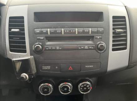 Mitsubishi - Outlander