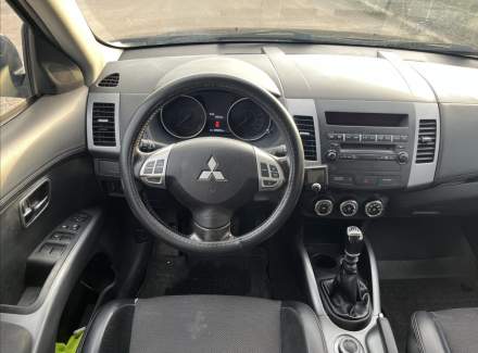 Mitsubishi - Outlander