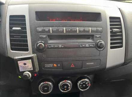 Mitsubishi - Outlander