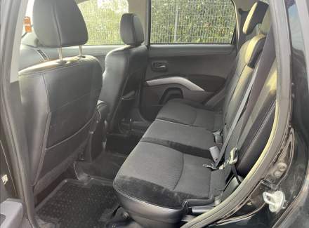 Mitsubishi - Outlander