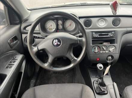 Mitsubishi - Outlander