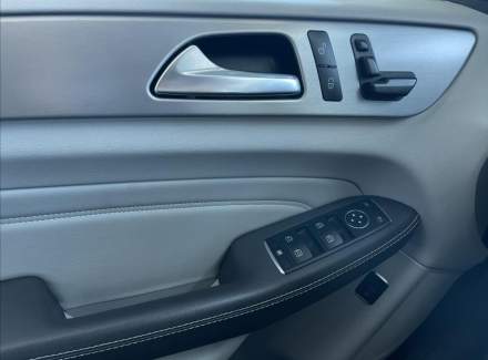 Mercedes-Benz - M-class