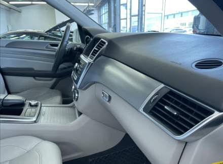 Mercedes-Benz - M-class