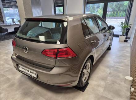 Volkswagen - Golf