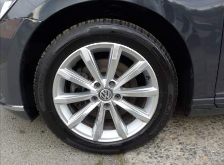 Volkswagen - Passat
